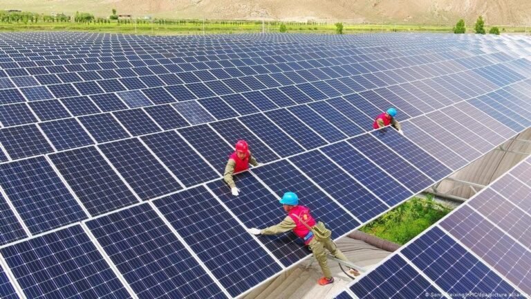 Bagaimana Cara Kerja Pembangkit Listrik Tenaga Surya (PLTS)?