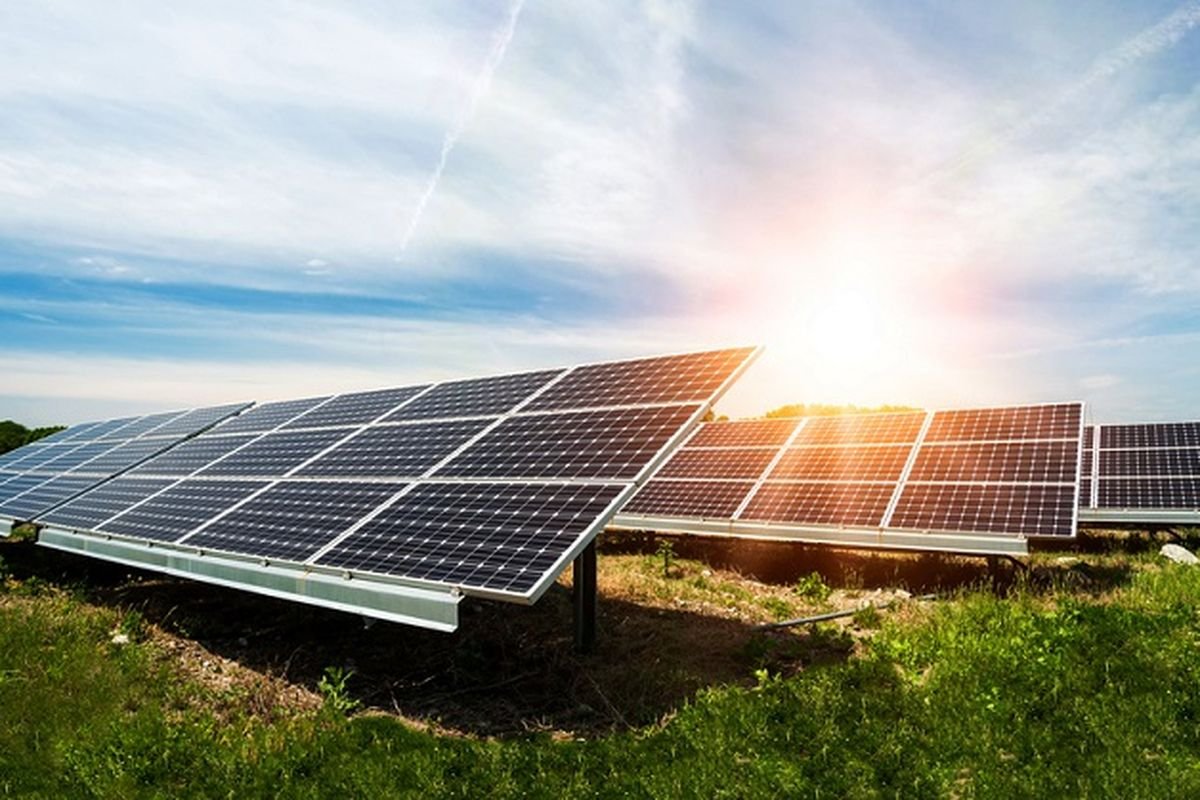 Mengenal Energi Surya dan Manfaatnya bagi Kehidupan Modern